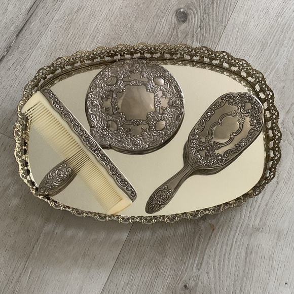 Set of 3 Vintage‎ Silver Vanity Set with Mirror, Brush, and Comb Victoria rare - Picture 5 of 8